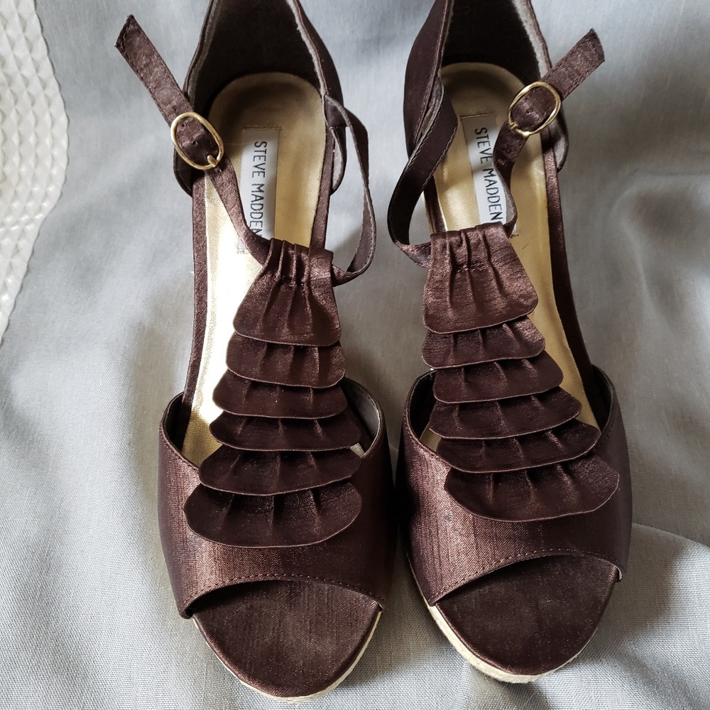Steve Madden Chocolate brown wedges
